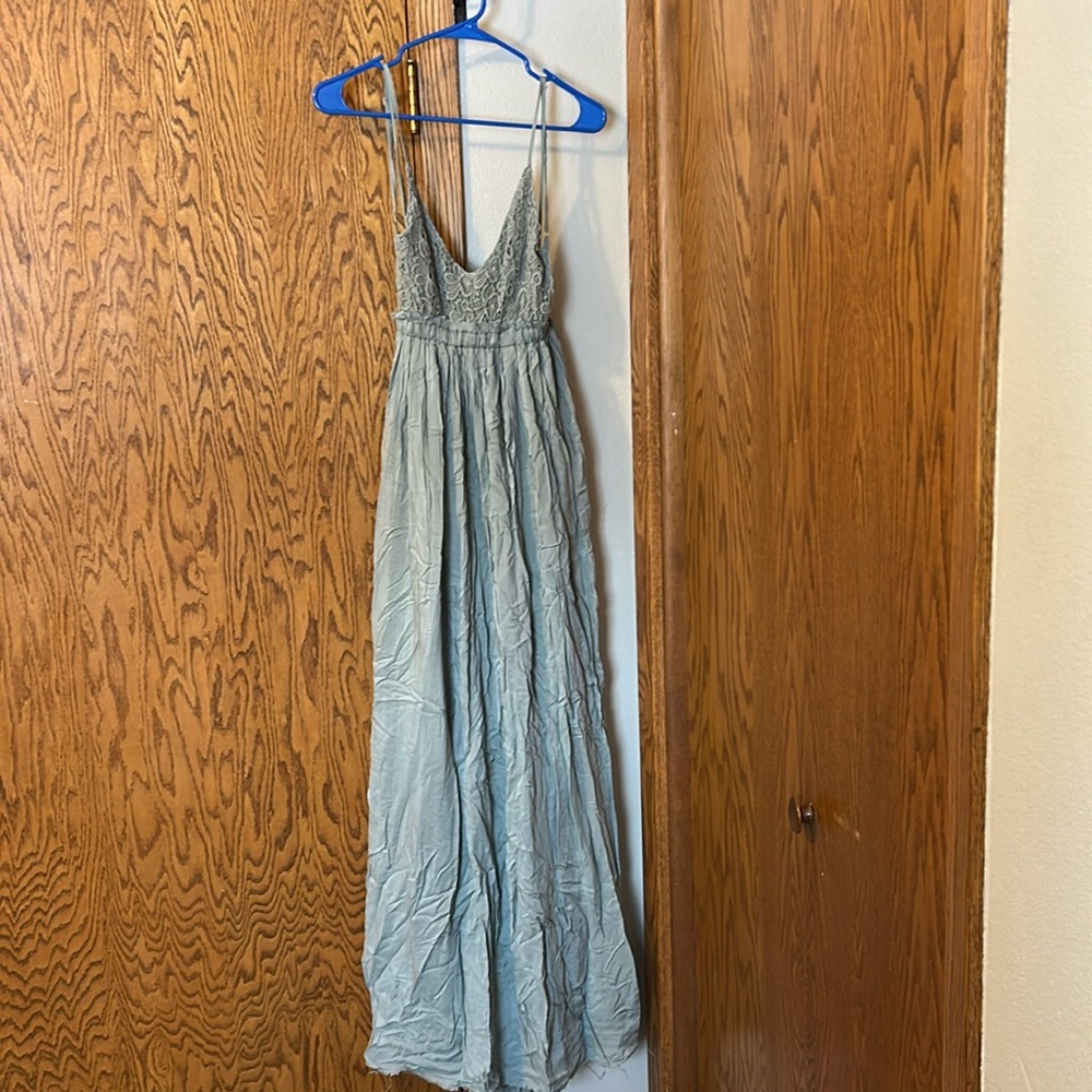 Backless women’s maxi dress